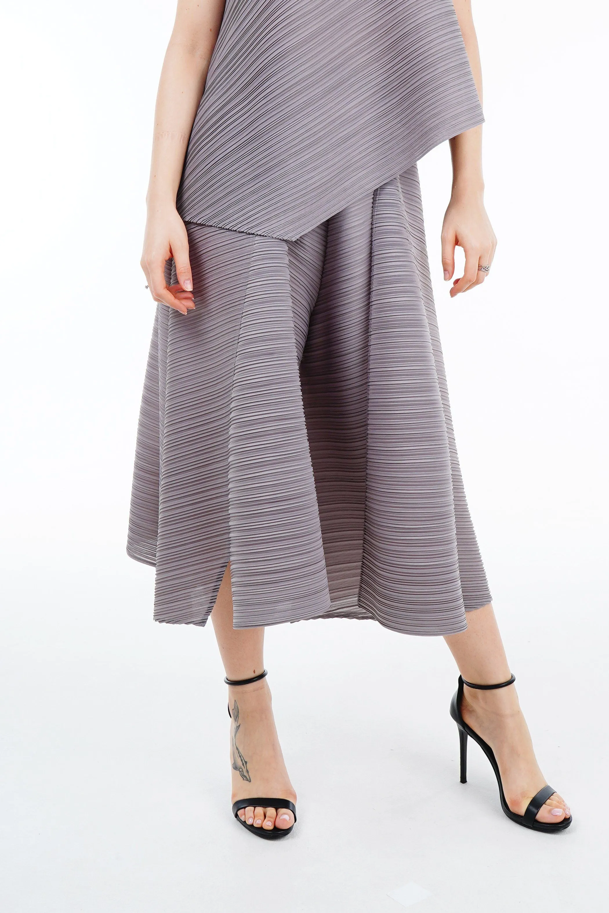 Patrizia Layered Three-Quarter Pleated Pants