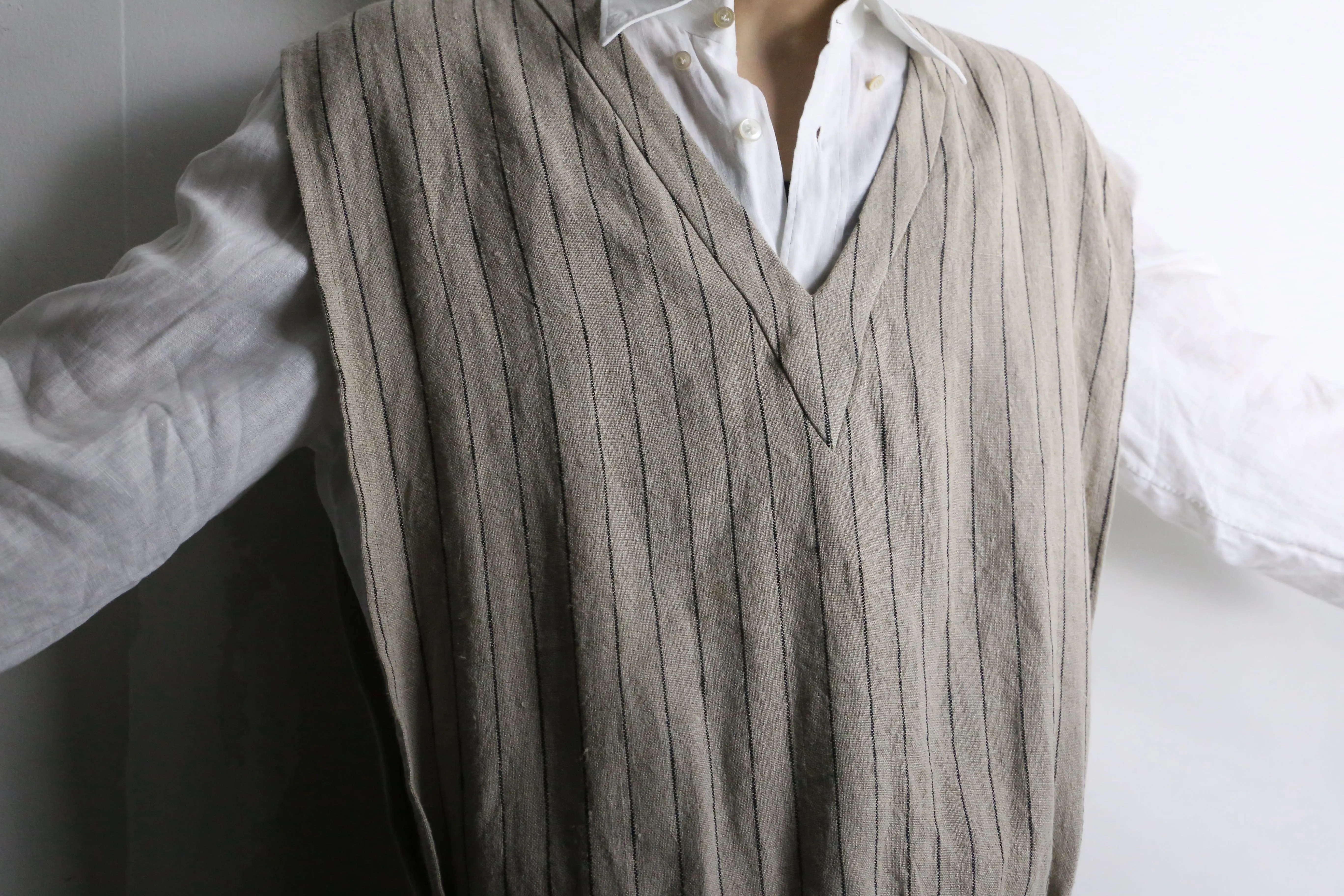 stripe pattern V neck linen gilet