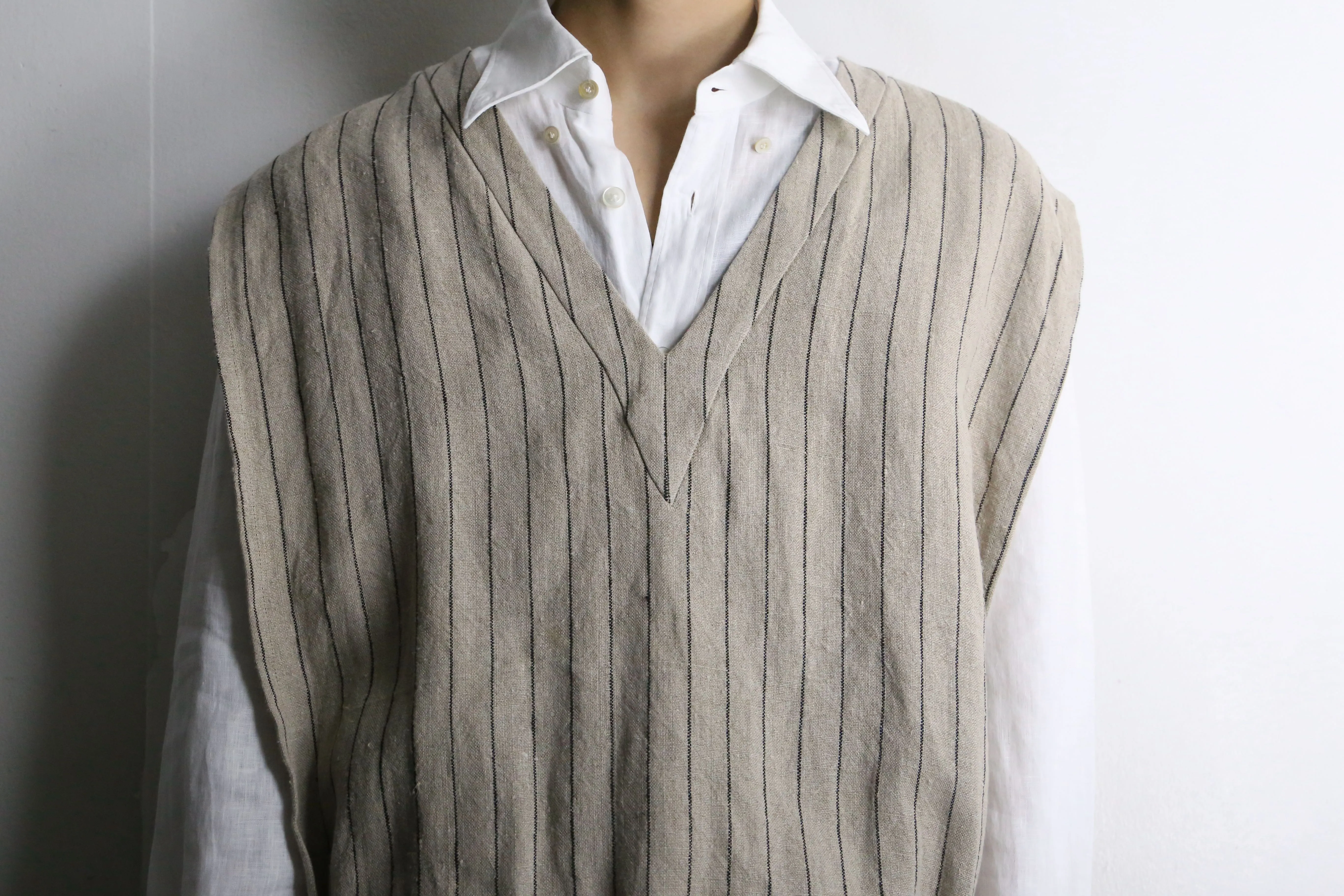 stripe pattern V neck linen gilet