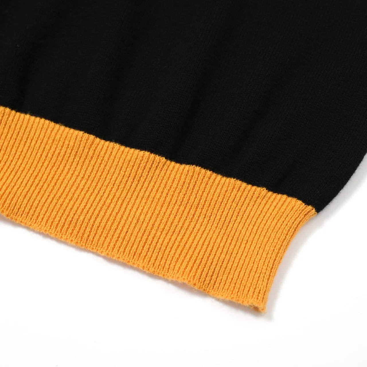 Women Yellow Pigeon Knitted Black Short Sleeves Knitwear